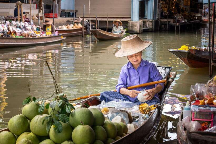 From Bangkok: Railway & Damnoen Saduak Floating Market Tour - The van-to-boat transition: why the canal cruise is part of the value