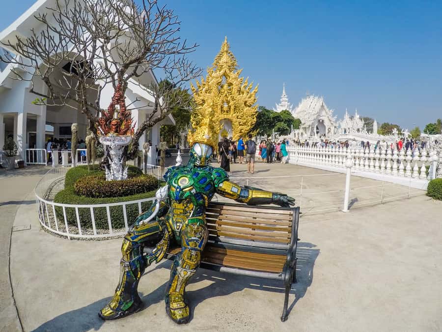 From Chiang Mai: White Temple & Golden Triangle Day Trip - Wat Phra That Chedi Luang in Chiang Saen: the quieter counterweight