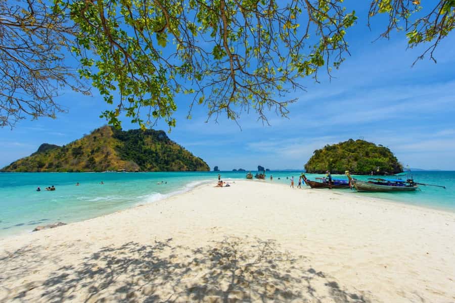 From Krabi: Phi Phi Early Bird & 4 Islands by Speedboat - Pileh Lagoon: the calm-water reward