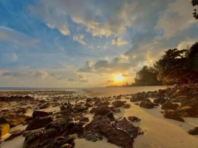 From Krabi: Phi Phi Early Bird & 4 Islands by Speedboat - The main route: from first sandbar to Maya Bay