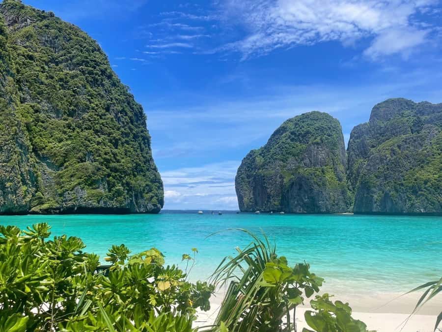 From Krabi: Phi Phi Early Bird & 4 Islands by Speedboat - Bamboo Island lunch: when the beach meal is the main event