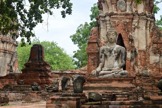 Historical City of Ayutthaya - Unesco Full Day Tour From Bangkok - Wat Yai Chai Mongkol: the big prang that anchors the site