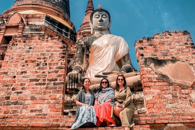 Historical City of Ayutthaya - Unesco Full Day Tour From Bangkok - Wihan Phra Mongkhon Bophit: one large bronze Buddha moment