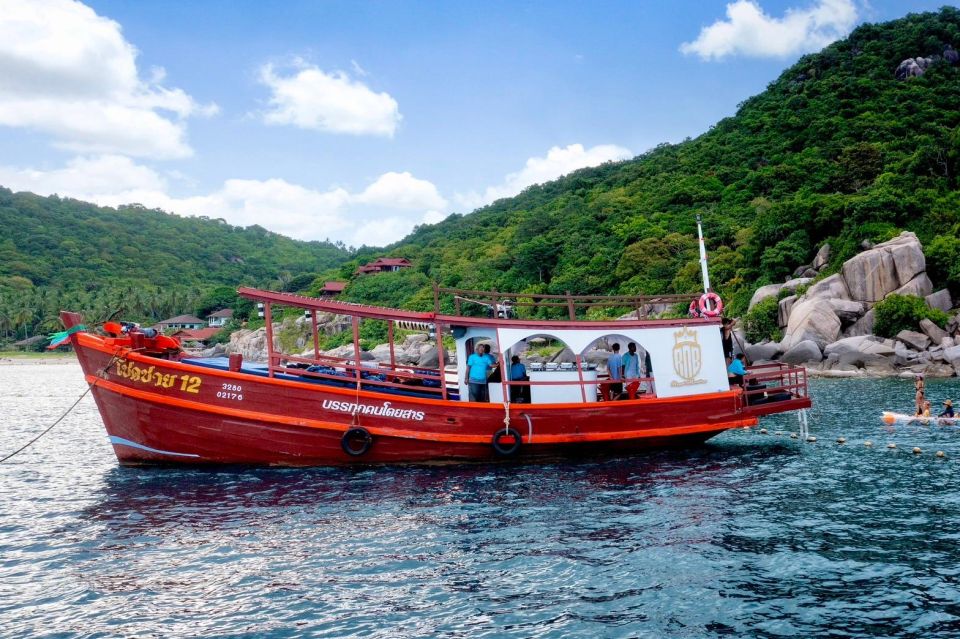 Ko Tao: Tao-Nangyuan Snorkeling Day Trip with Meals & Sunset - Koh Nang Yuan: the island of 3 tiny islets, beach time, and viewpoint views