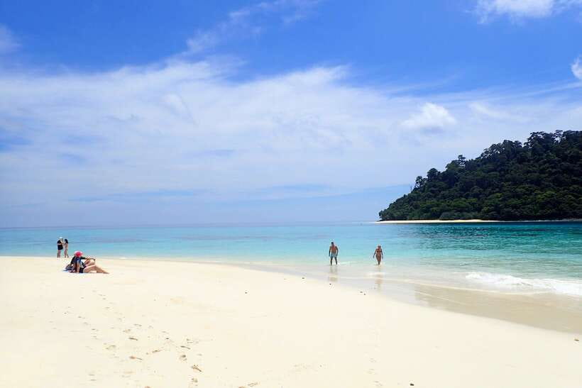 Koh Lanta: Adventure Sea Tour to Koh Rok and Koh Haa - How crowded will it feel on your day?