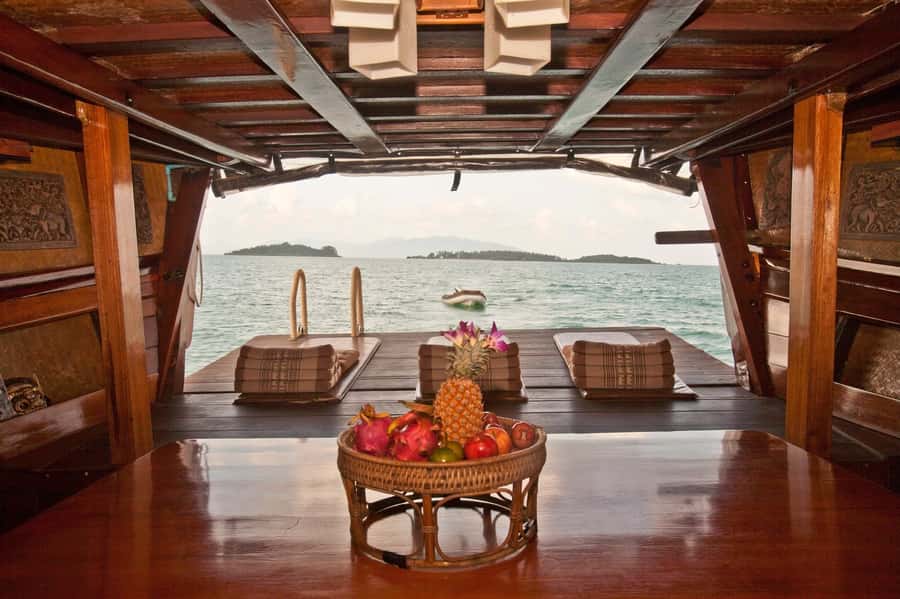 Koh Samui: Koh Phangan Island Full-Day Cruise with Sunset - Sunset run back to Koh Samui: appetizers and a proper show