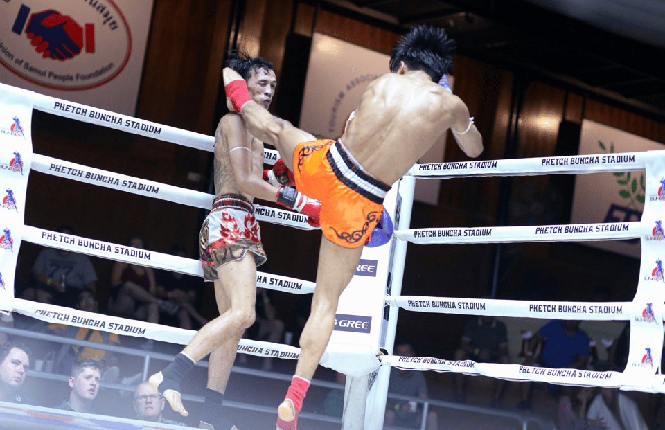 Koh Samui: Phetch Buncha Boxing Stadium Muay Thai Ticket - Seats, Air Conditioning, and the Food-and-Drink Rhythm