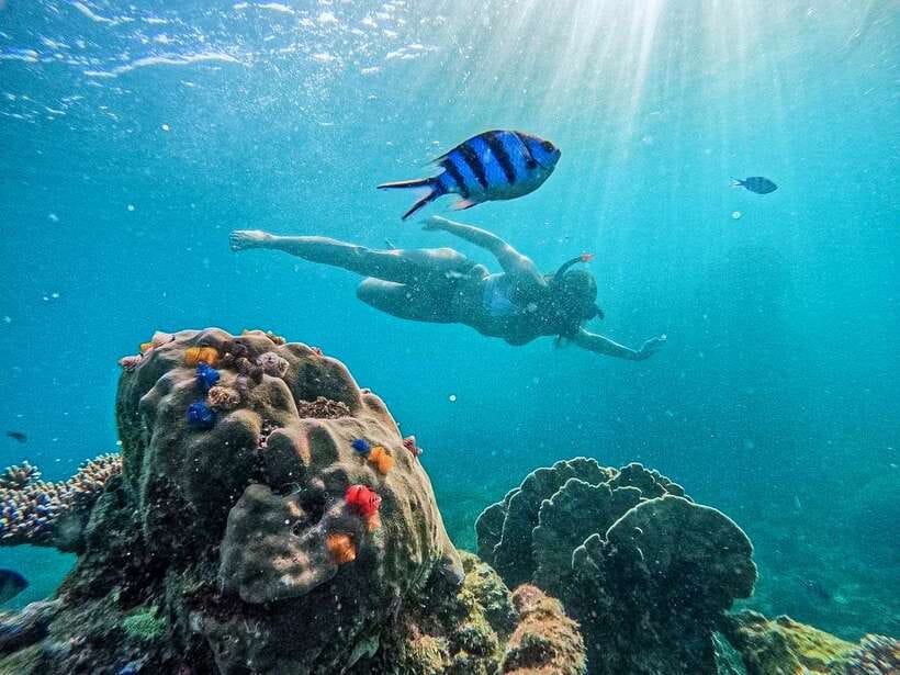 Koh Tao: Koh Nangyuan & Hidden Bays Snorkeling Tour w/ Lunch - Koh Nang Yuan: why it’s first, and the viewpoint tradeoff