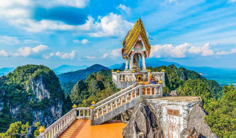 Krabi: Tiger Cave Temple, Emerald Pool and Hot Springs Tour - Lunch at a Local Restaurant: Fuel Without Overthinking It