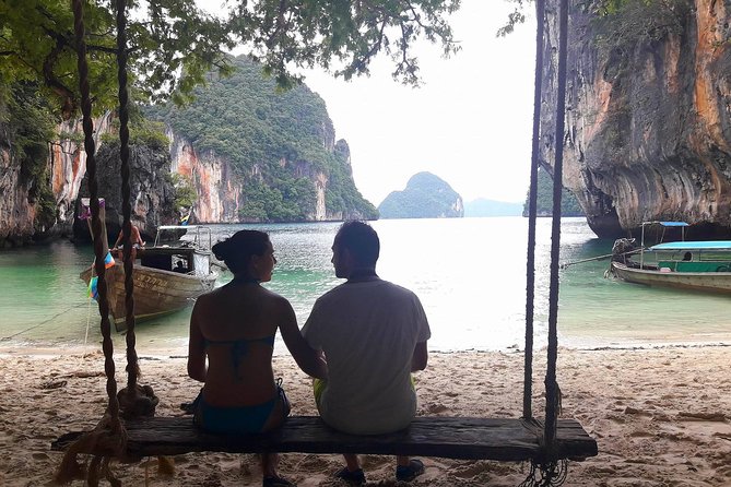 Krabi to James Bond and Hong Islands Offbeat Speedboat Tour - Lunch on the beach: the break that keeps the day from feeling rushed
