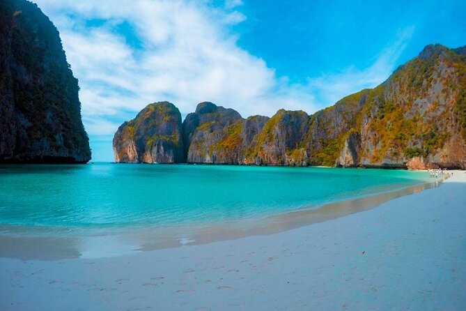 Phi Phi Islands Adventure Day Trip w/ Seaview Lunch by V. Marine - Phi Phi Leh lunch at a private seafront setting