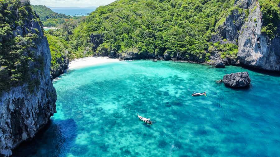 Phuket: Maya, Phi Phi, and Bamboo Island with Buffet Lunch - Phi Phi Don Lunch: Buffet Lunch, Halal Options, and What People Actually Feel