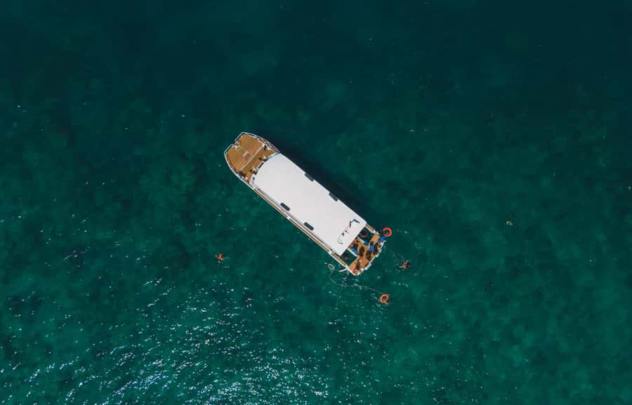 Phuket: Phi Phi, Bamboo & Maithon by Premium Speed Catamaran - Phi Phi Don: lunch that feels like a real break
