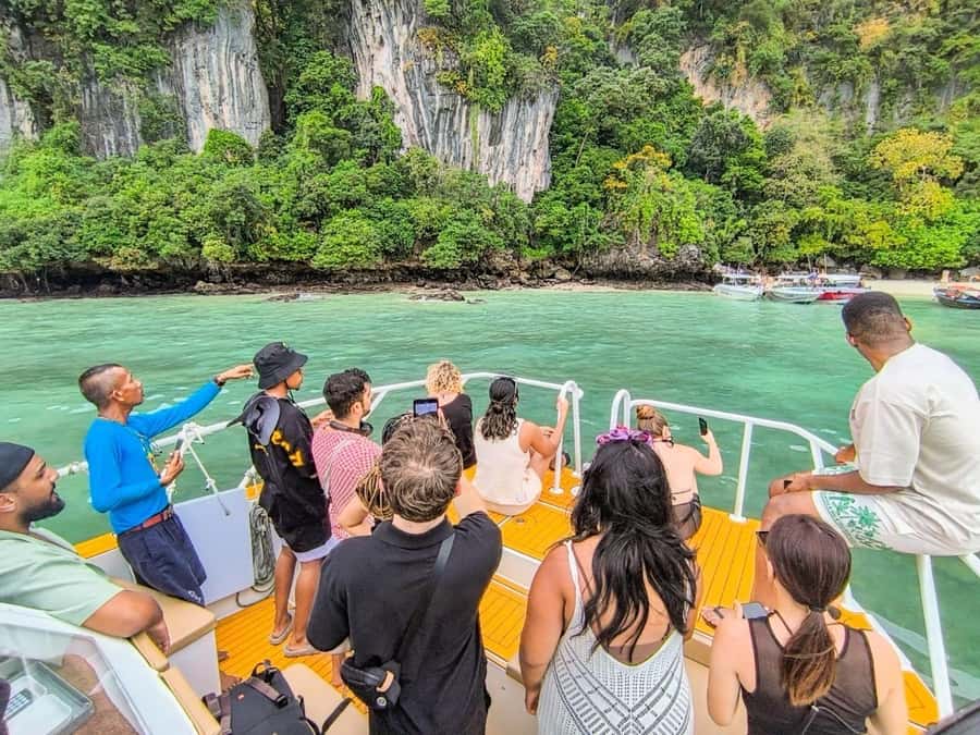 Phuket: Phi Phi, Bamboo & Maithon by Premium Speed Catamaran - Maya Bay: iconic photos, plus closure planning