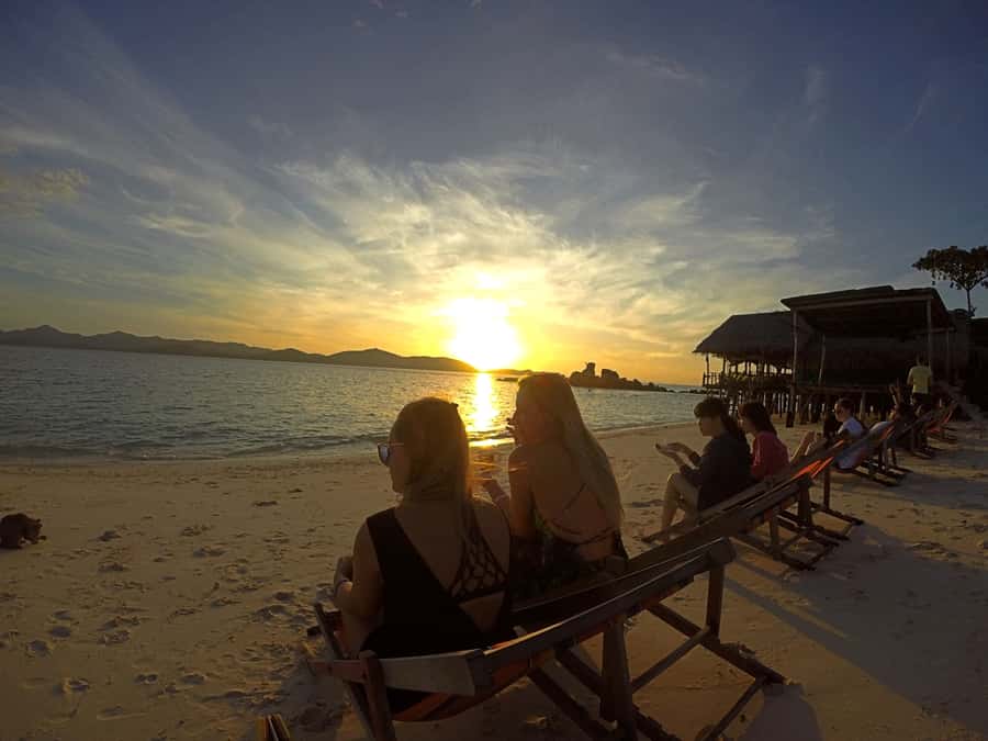 Phuket: Phi Phi Sunrise Boat Tour to Bamboo and Khai Island - Why the Phi Phi sunrise timing matters so much