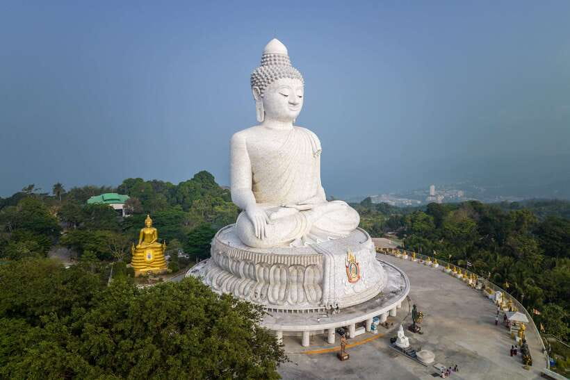 Phuket: Wat Chalong, Viewpoint, and Old Town Guided Tour - Karon View Point: panoramic coastline photos, minus the chaos