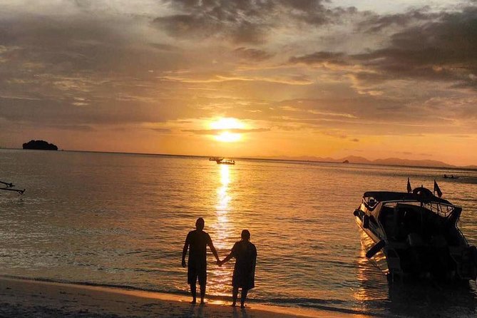 Railay and 4-Island Sunset Speedboat Cruise with Night Snorkel - Food on the beach: a real break, not just snacks