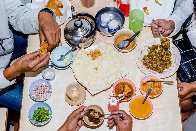 Southern Flavors Phuket Food Tour with 15+ Tastings - Weather, timing, and what to do with the market’s rhythm